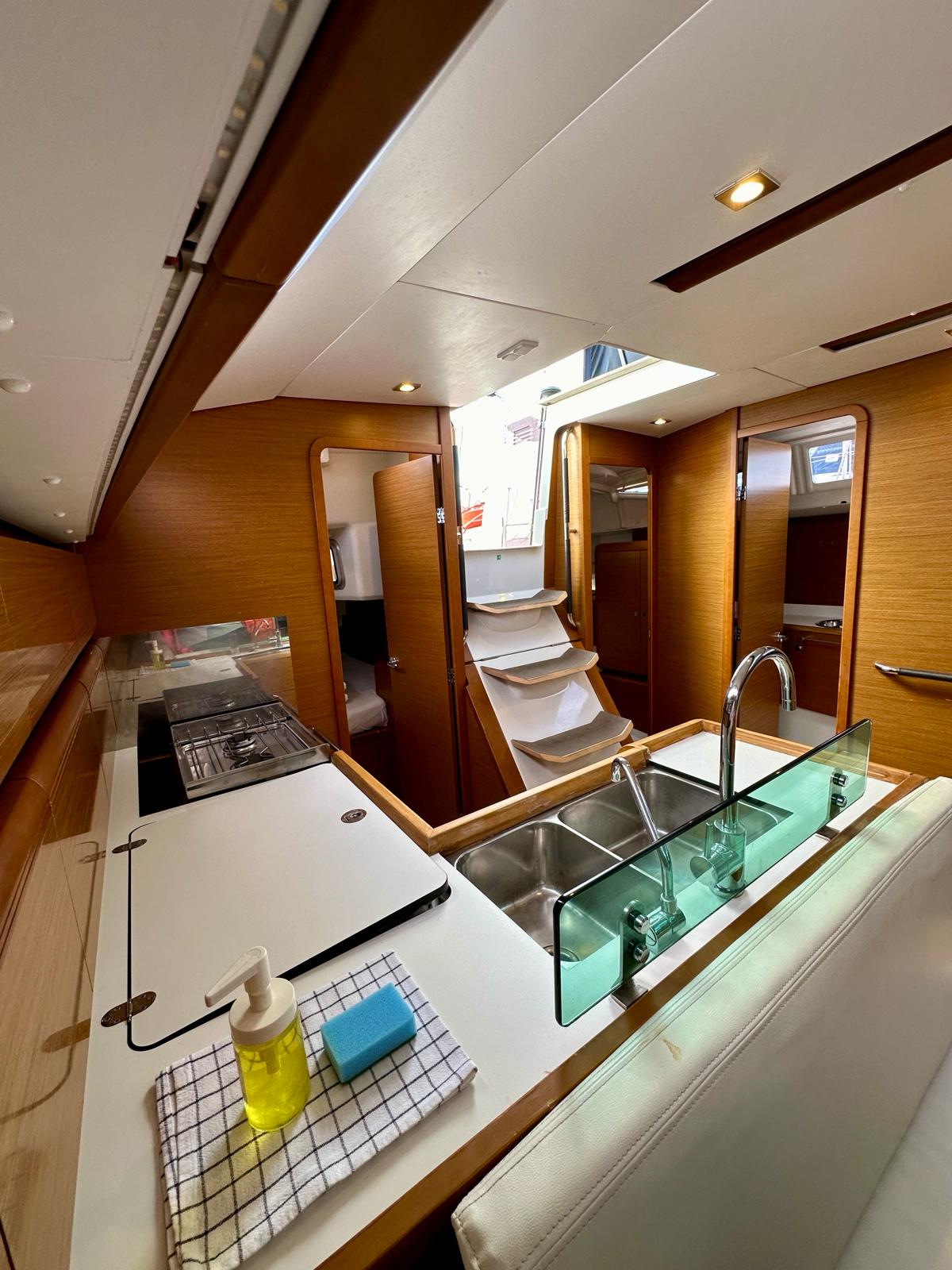 Janis - Yelkenli içinde Bibinje