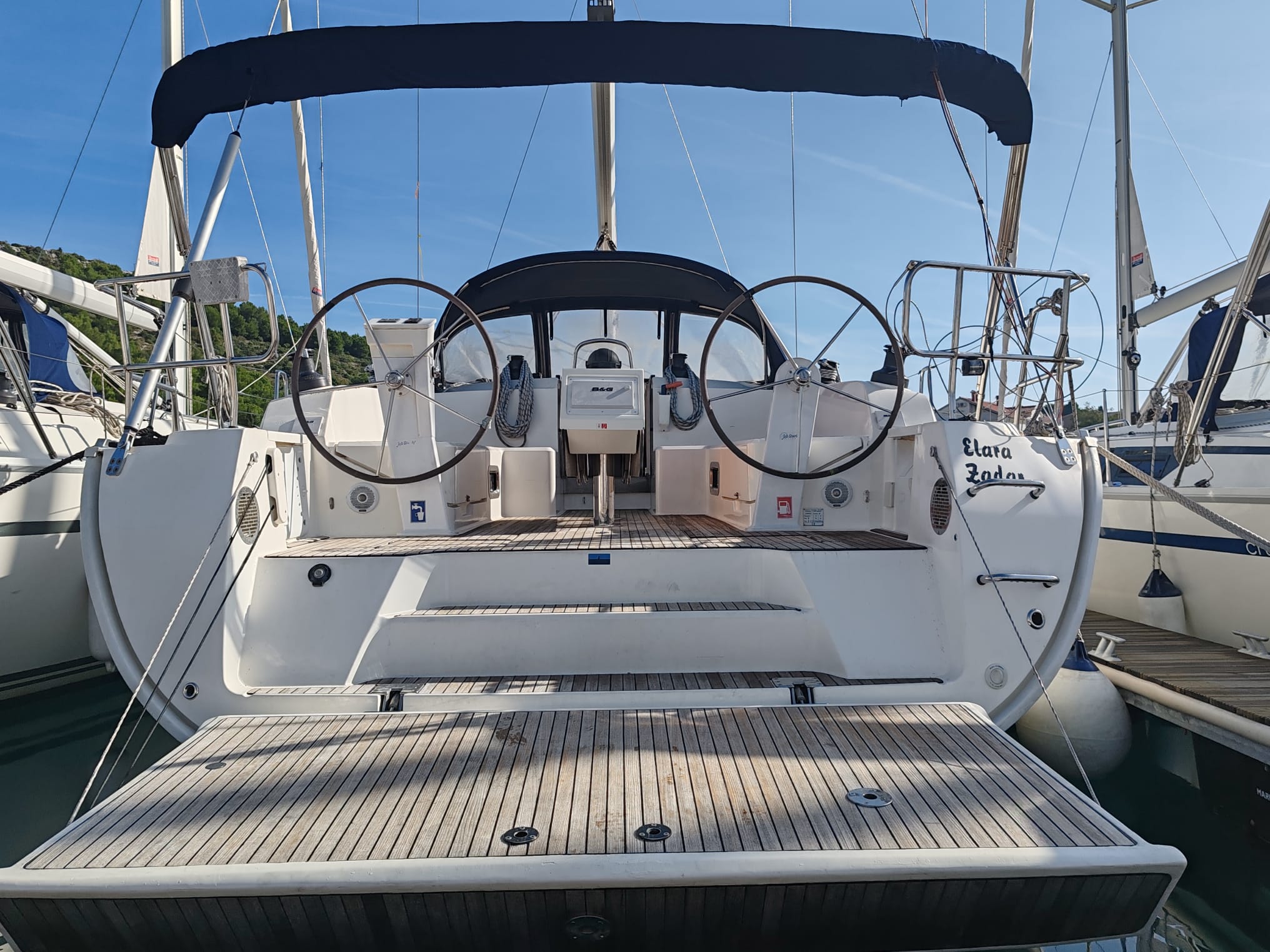 Elara - Sailboat in Drage