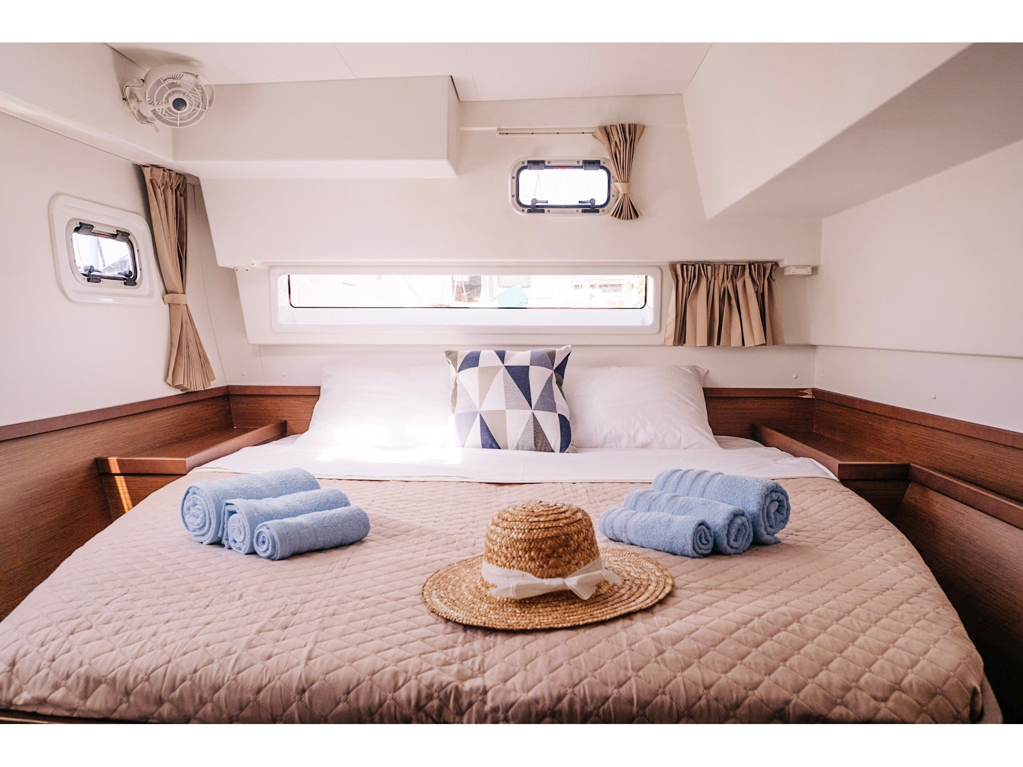 PNOE - Catamaran in Kalamata