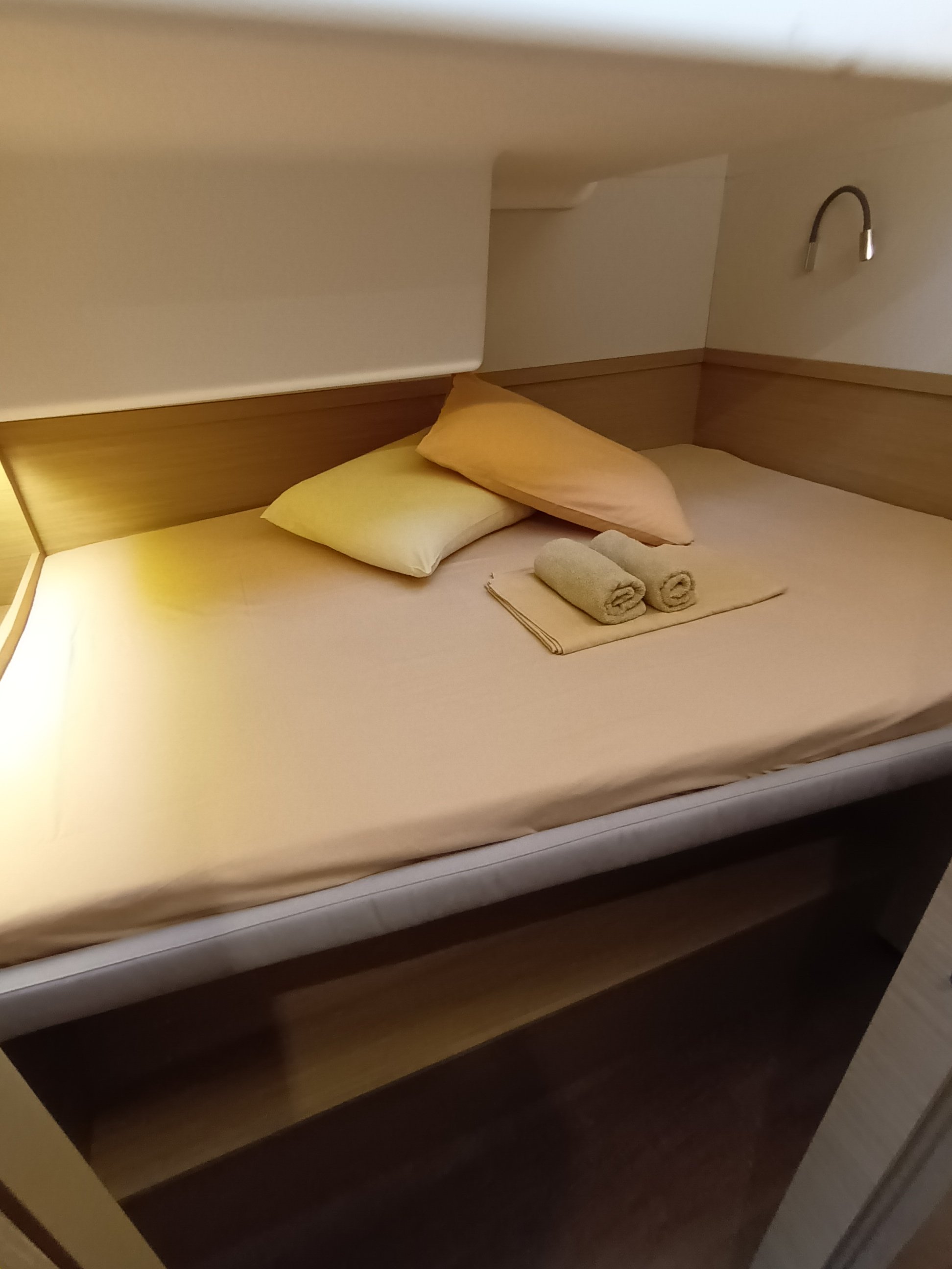 MINOTAVROS - Catamaran in Alimos