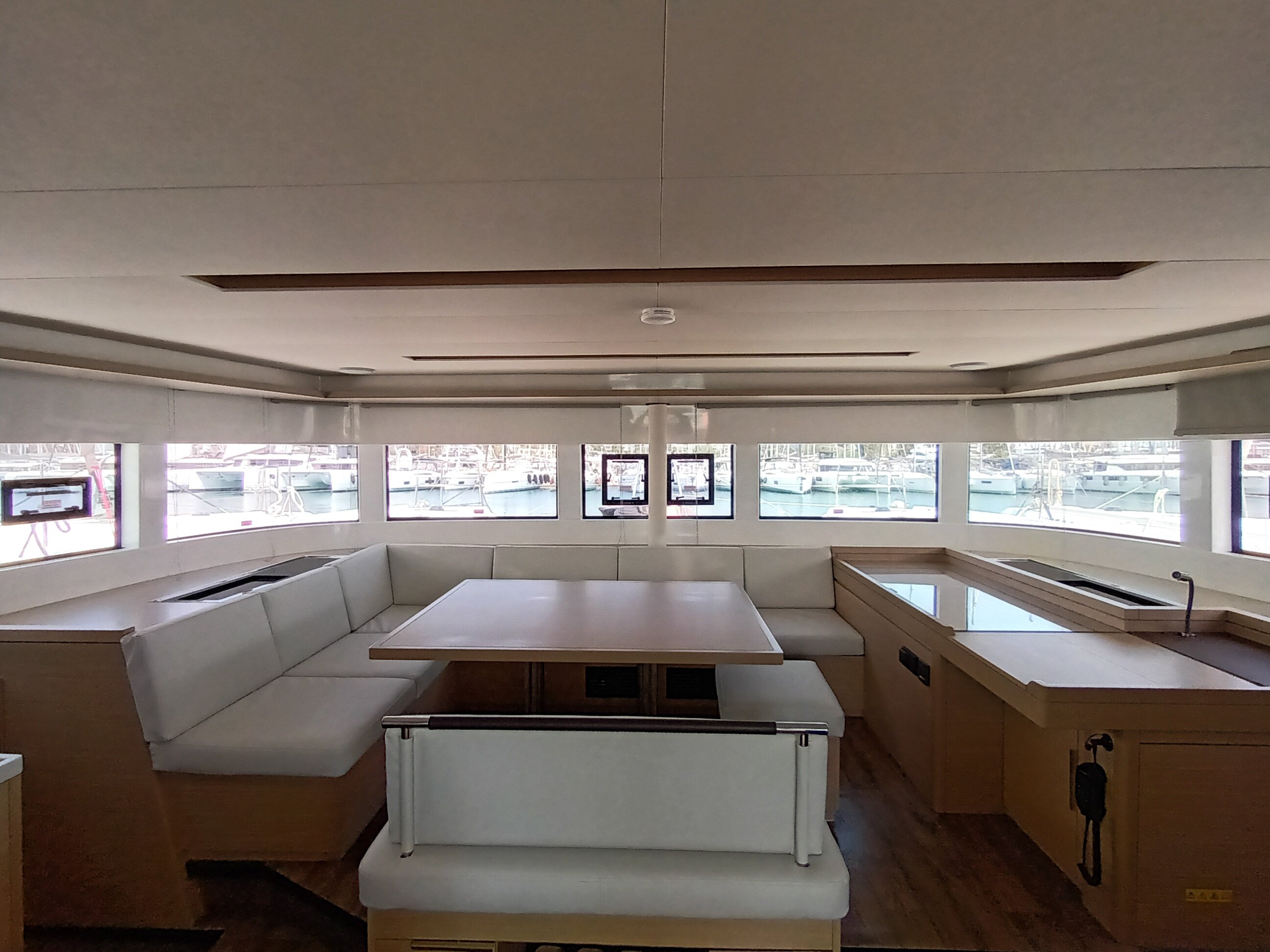 MINOTAVROS - Catamaran in Alimos