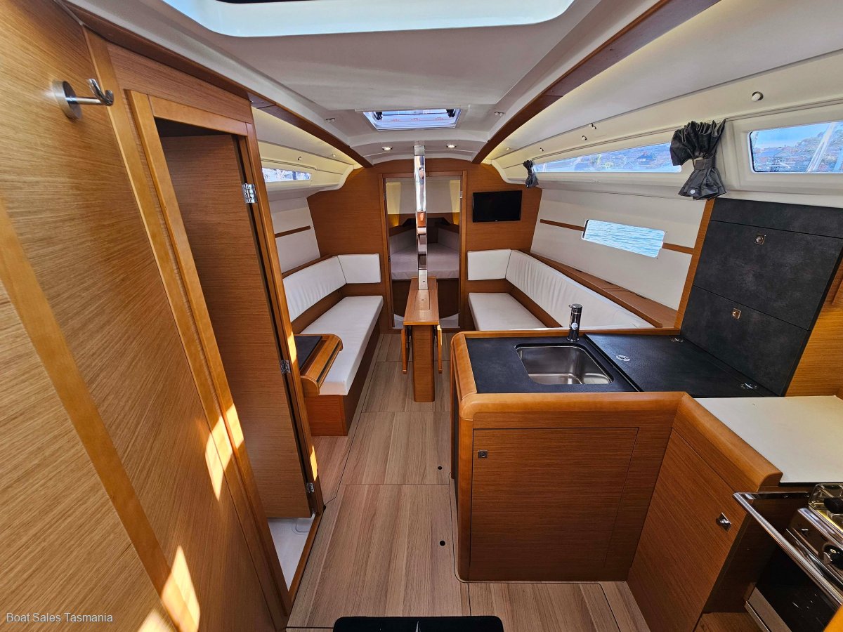 DNA - Sailboat in Preveza