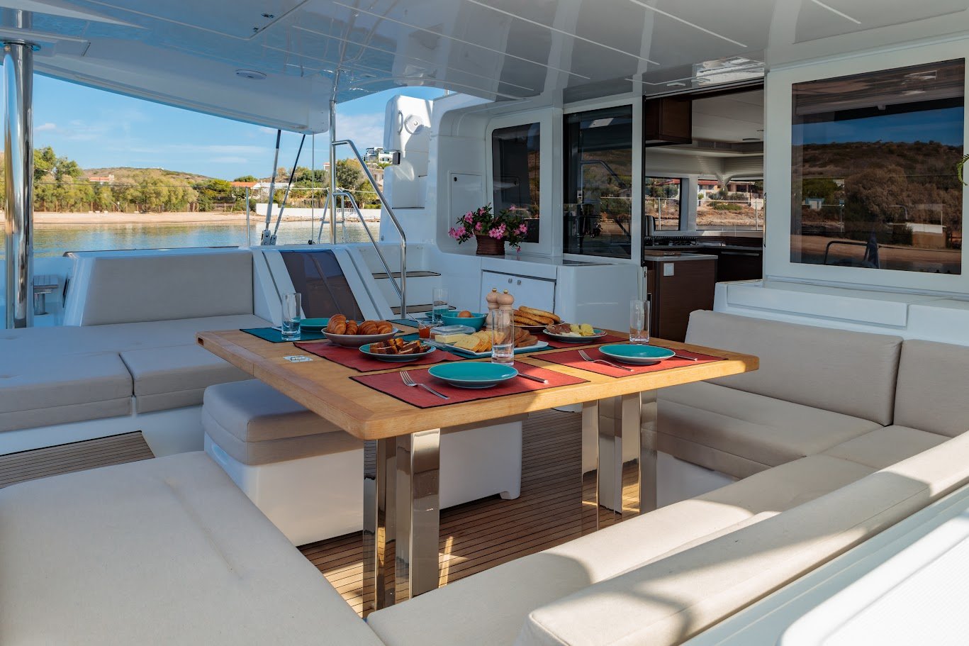 Madinina - Catamaran in Anatoliki Attiki