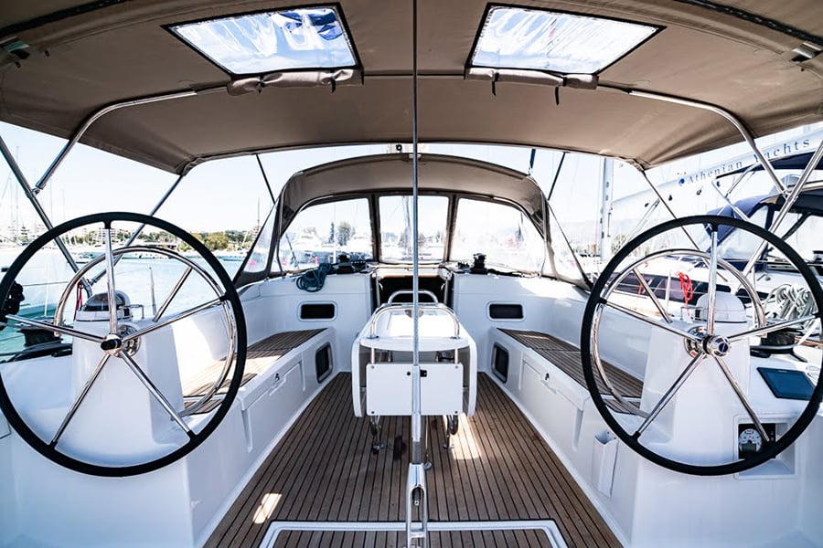 Pinta - Sailboat in Paros