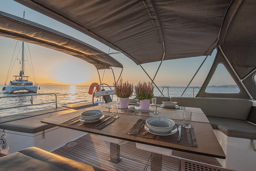 Anema - Yelkenli içinde Alimos