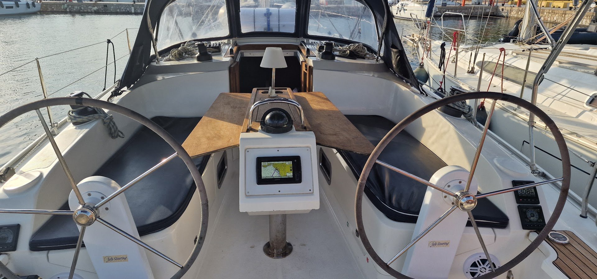 Odysseas - Sailboat in Alimos