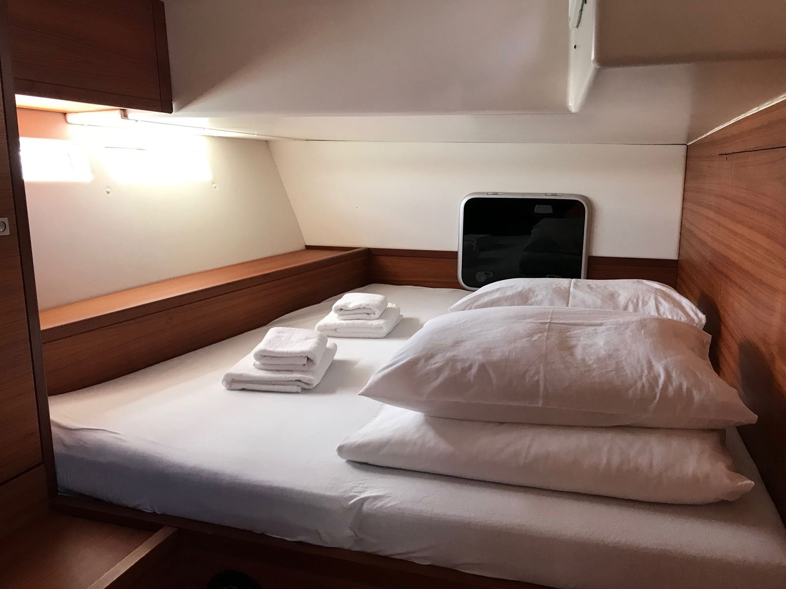 MRS. ROBINSON - Sailboat in Ploče