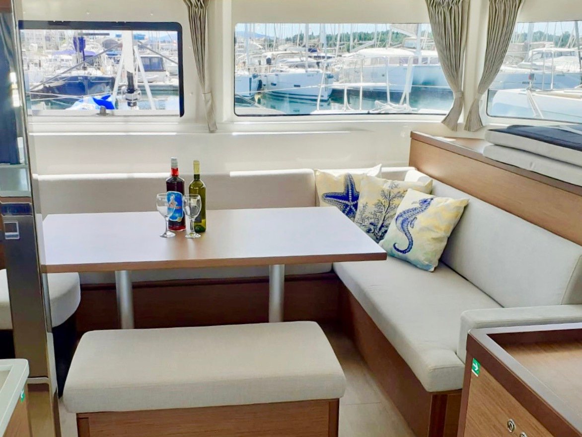 BUTTERFLY - Catamaran in Šibenik