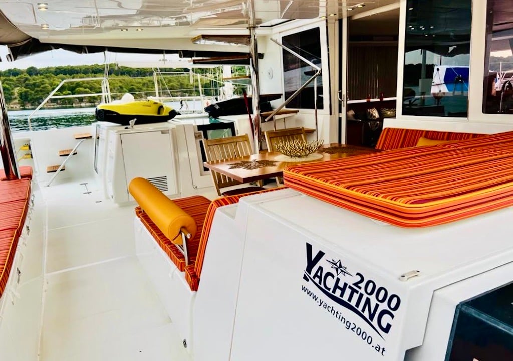 ICEBERG - Catamaran in Šibenik