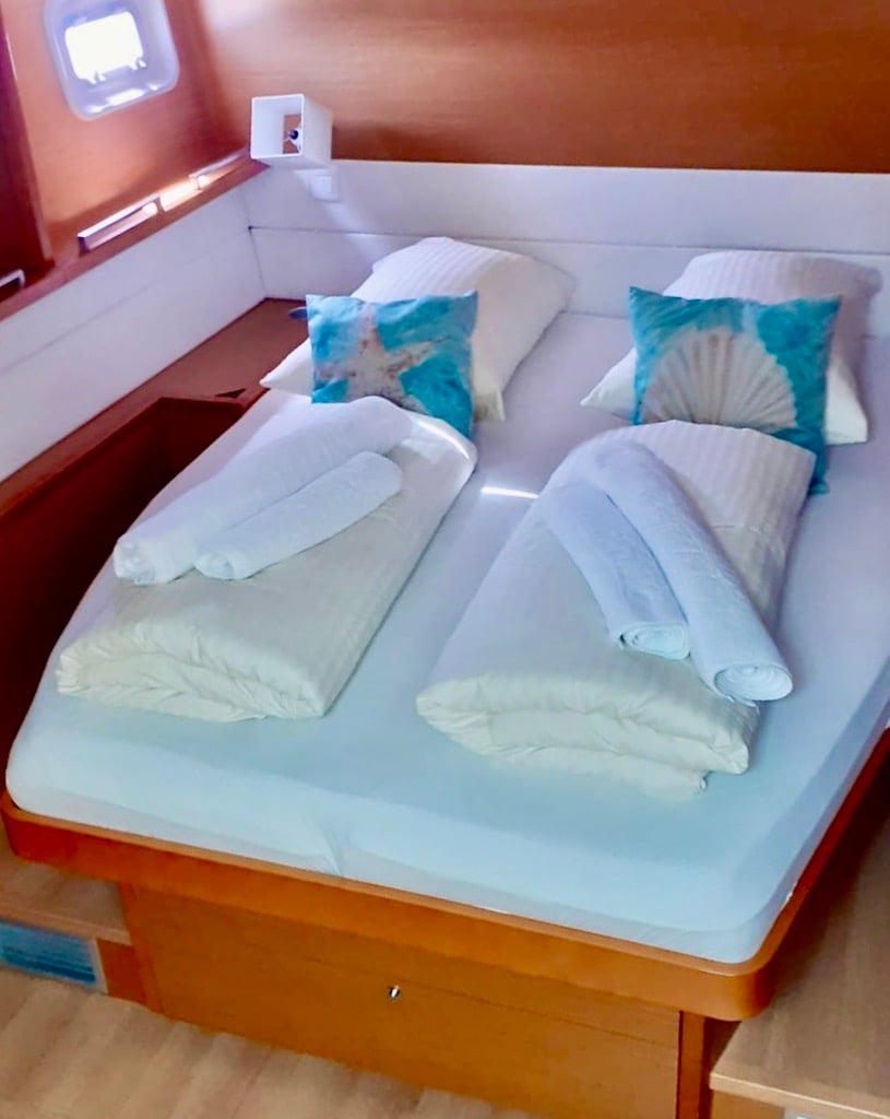 ICEBERG - Catamaran in Šibenik