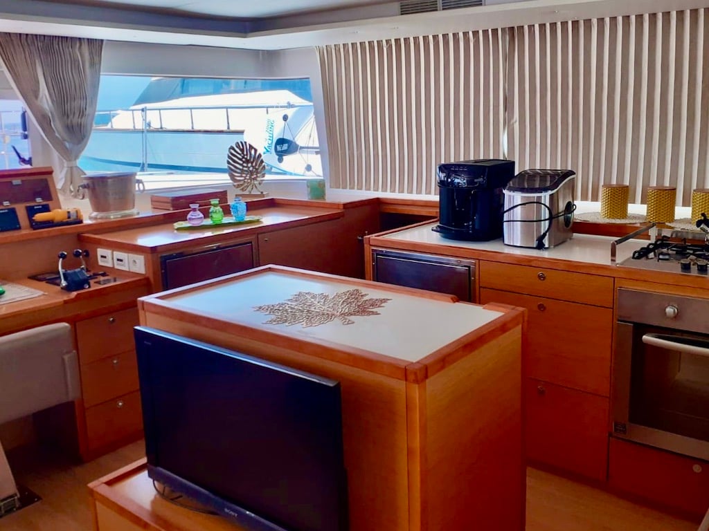 ICEBERG - Catamaran in Šibenik