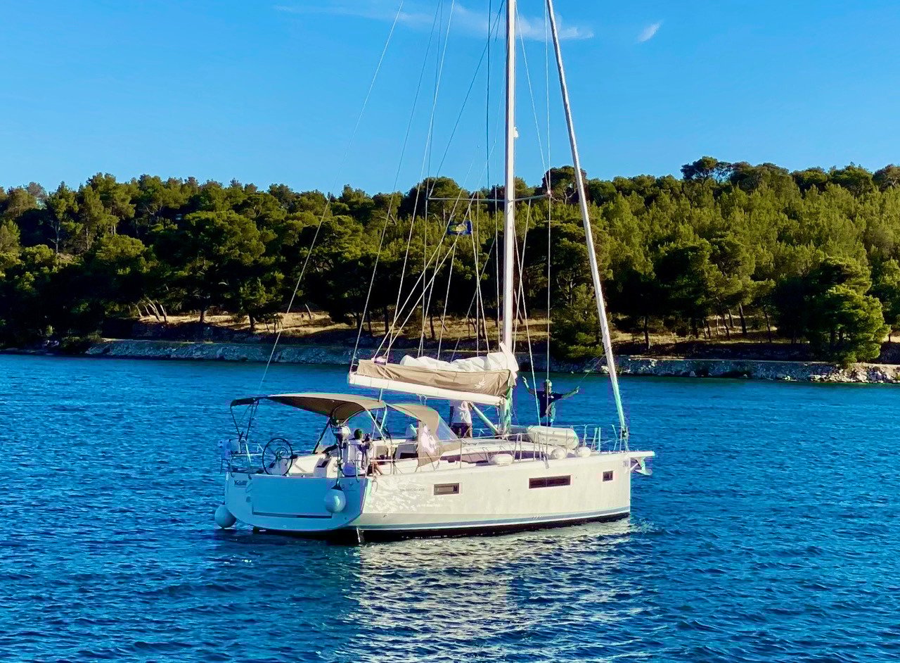 HAWKING - Sailboat in Šibenik