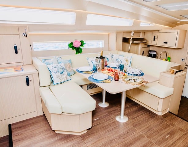 FRIENDS - Sailboat in Šibenik