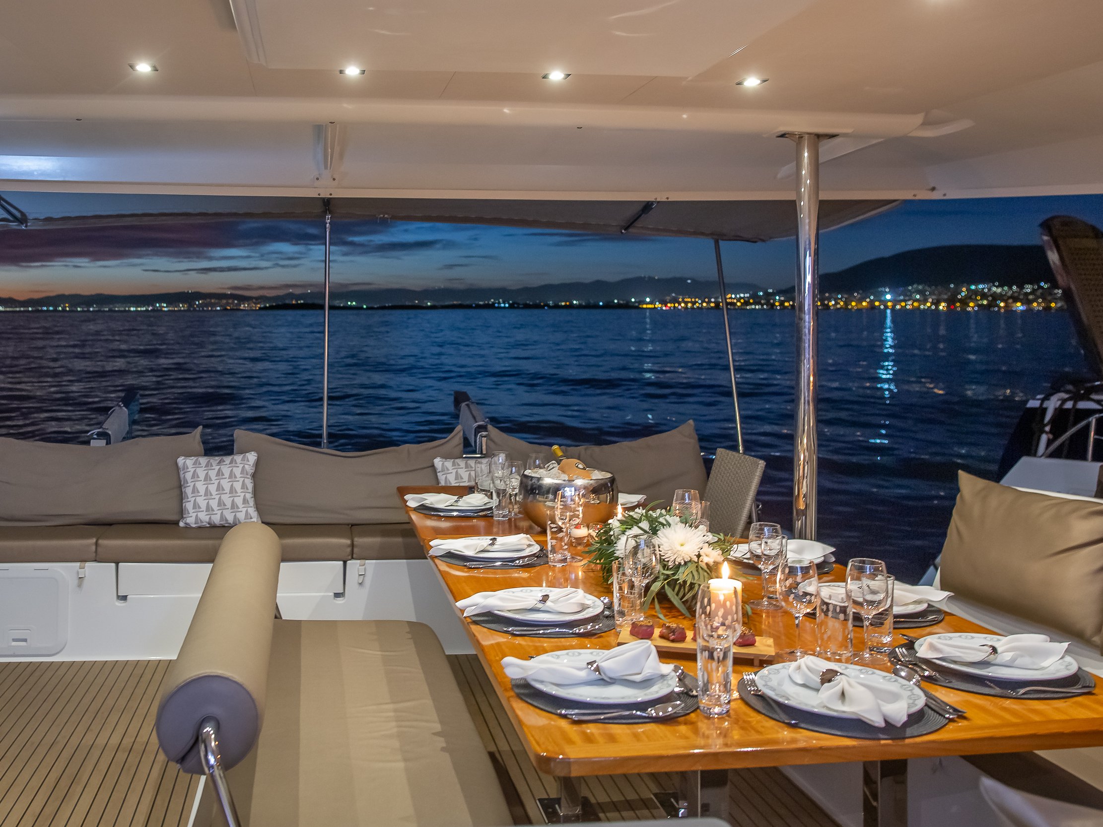 New Horizons 2 - Catamaran in Alimos