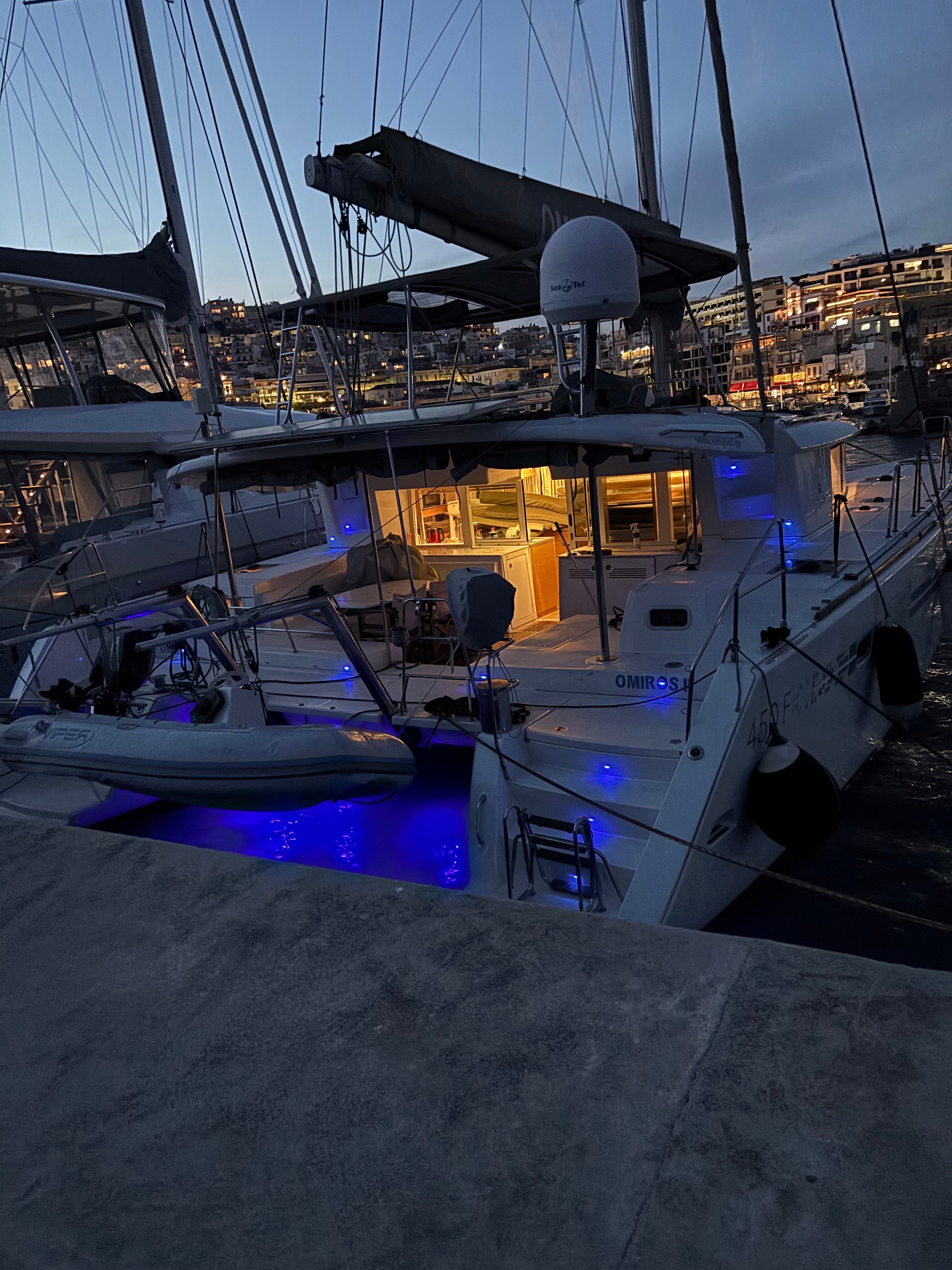 Omiros II - Katamaran içinde Alimos