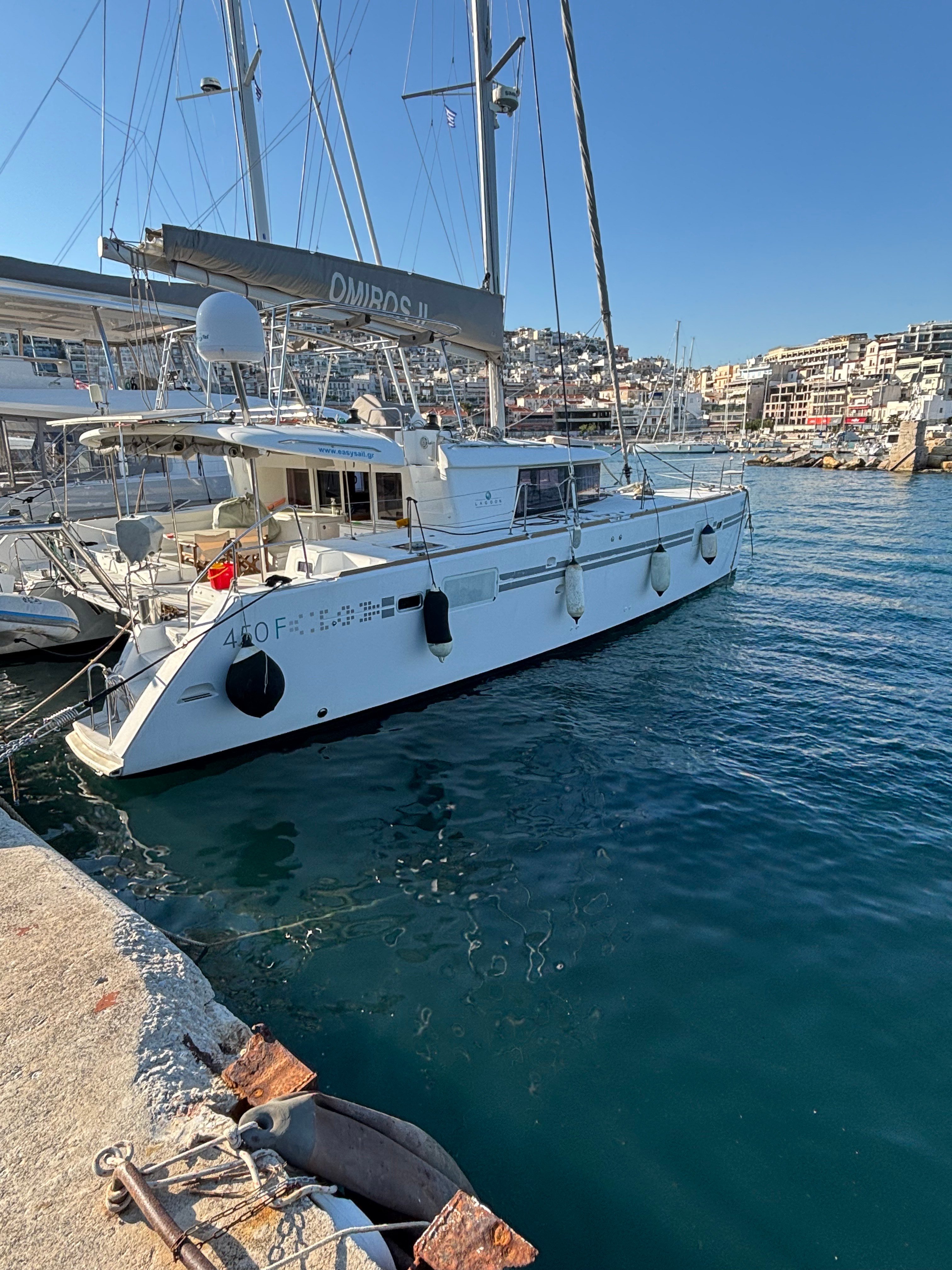 Omiros II - Katamaran içinde Alimos