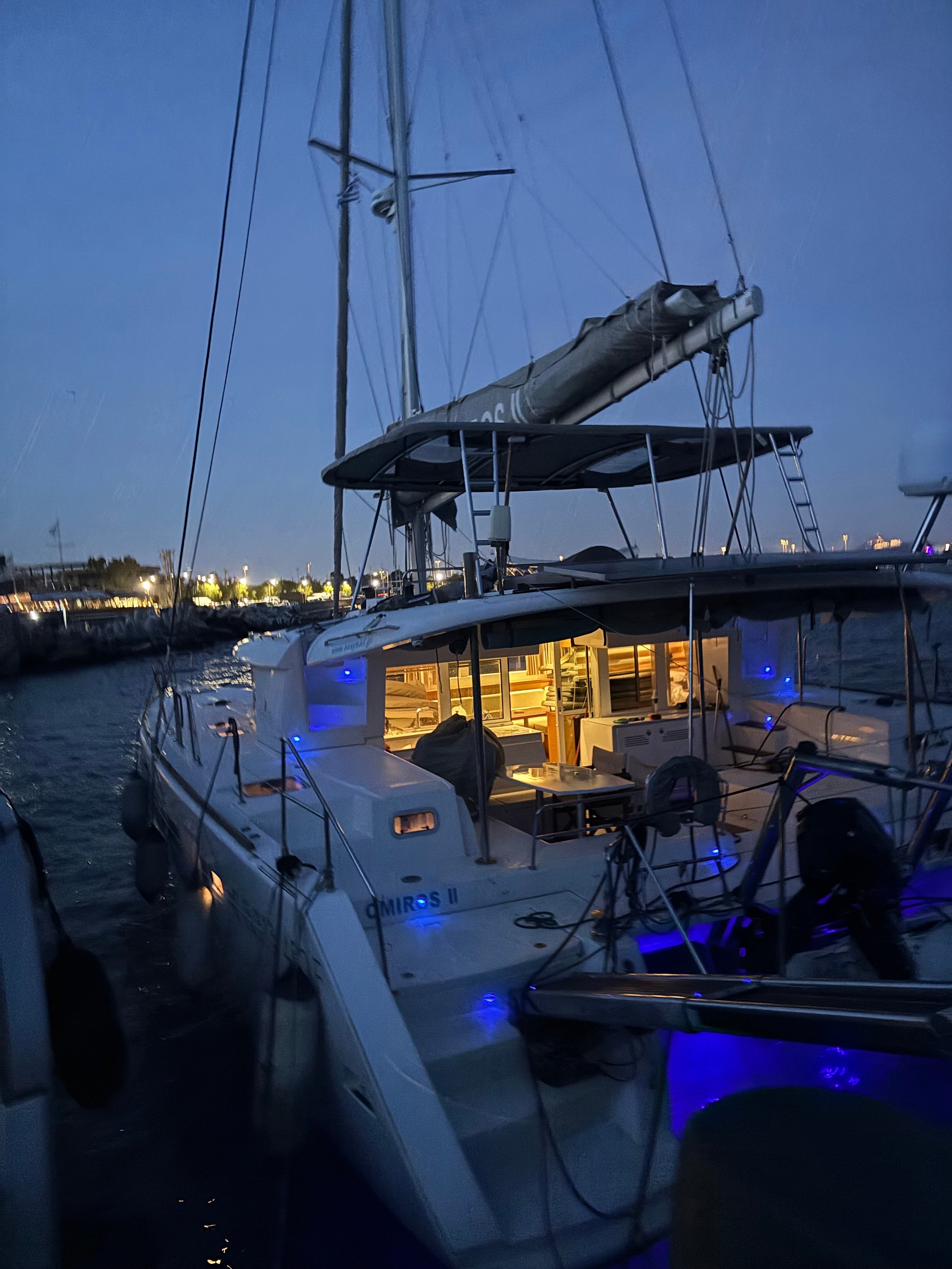 Omiros II - Katamaran içinde Alimos