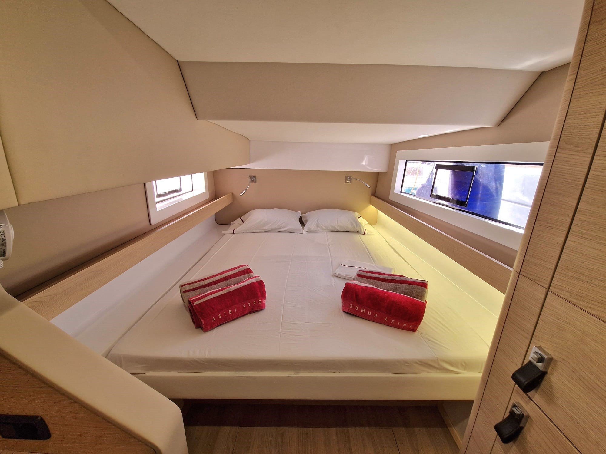 HAKUNA - Catamaran in Sant Antoni de Portmany