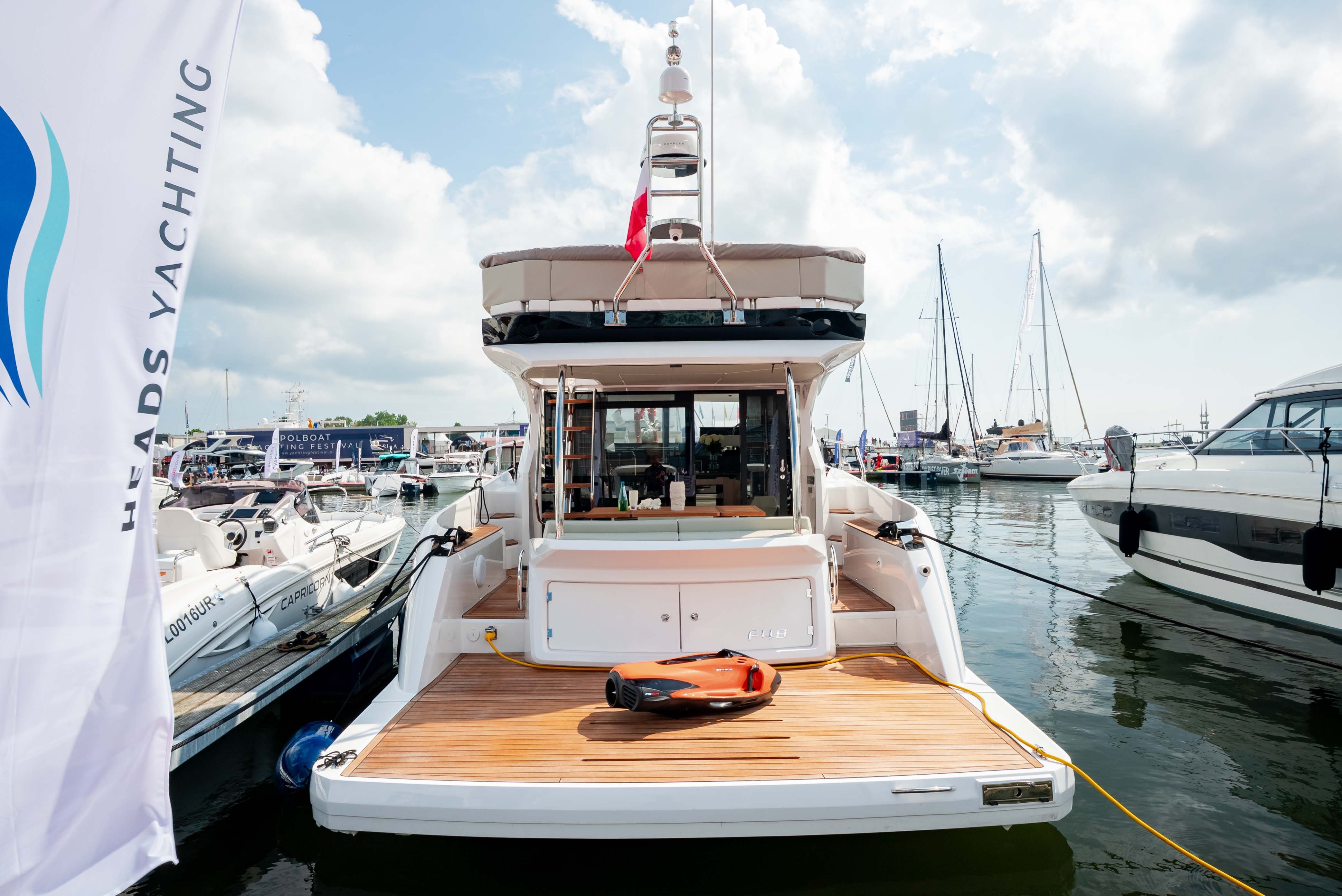 Supernova - Motor Yat içinde Bibinje