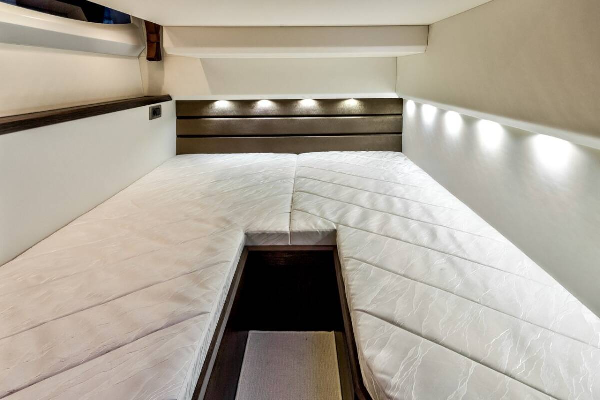 Amber Blue - Motor Yat içinde Bibinje