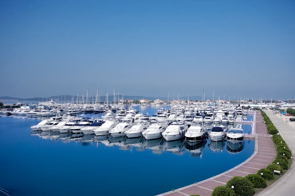 Monifa - Motor Yat içinde Bibinje