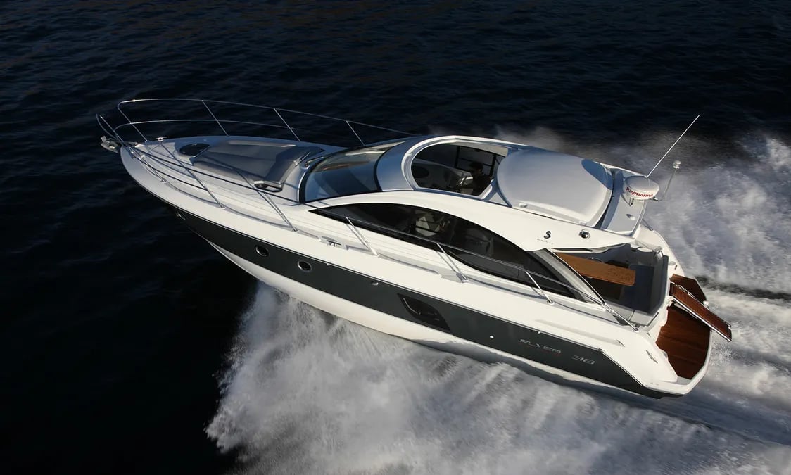 Monifa - Motor Yat içinde Bibinje