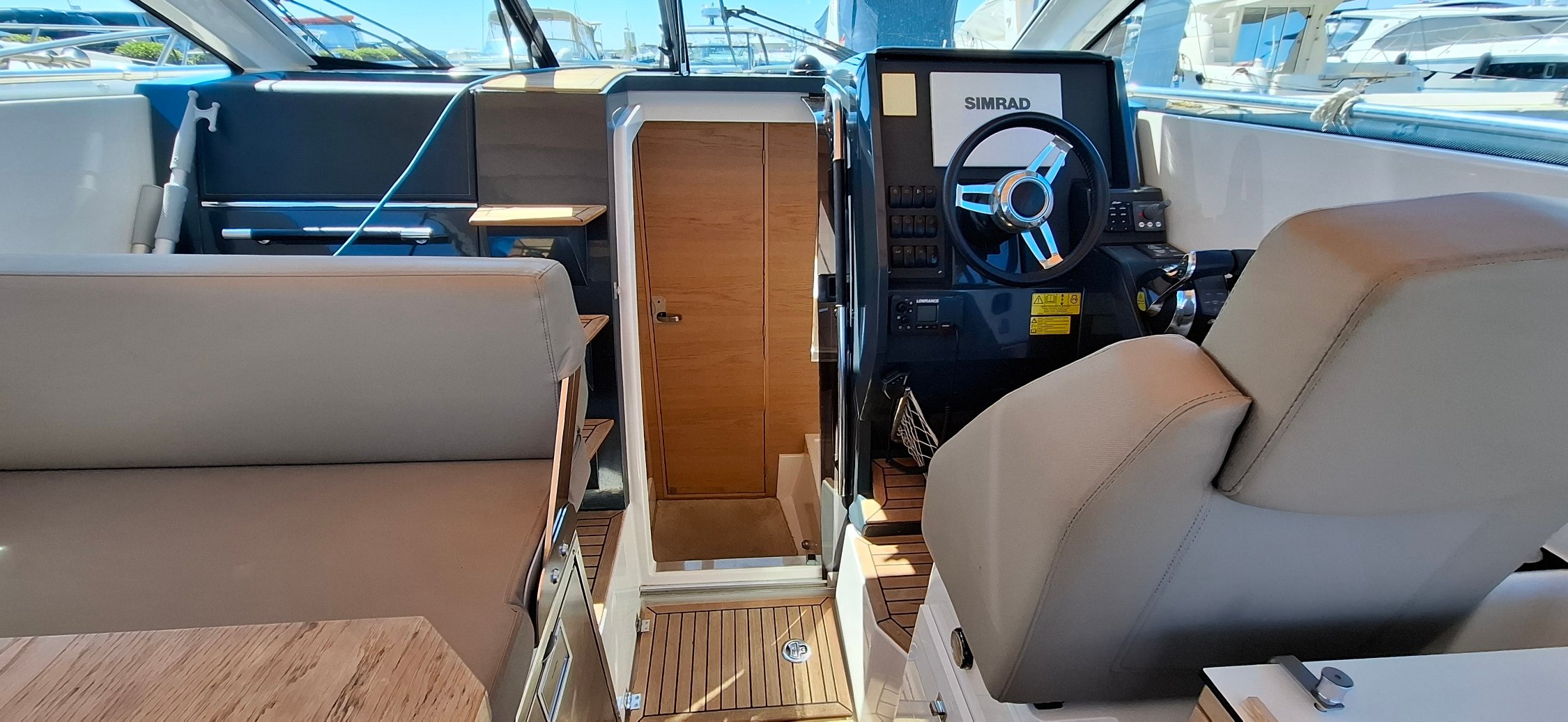 Moncia - Motor Yat içinde Bibinje