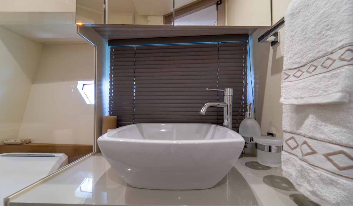 NOA - Motor Yat içinde Bibinje