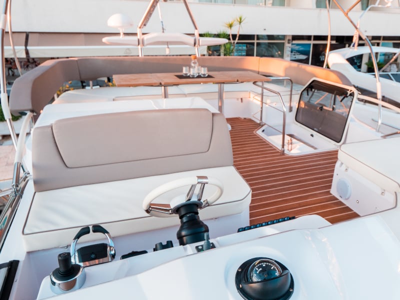 Star Dust - Motor Yat içinde Bibinje