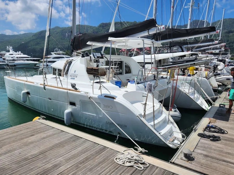 Papanga - Catamaran in Providence