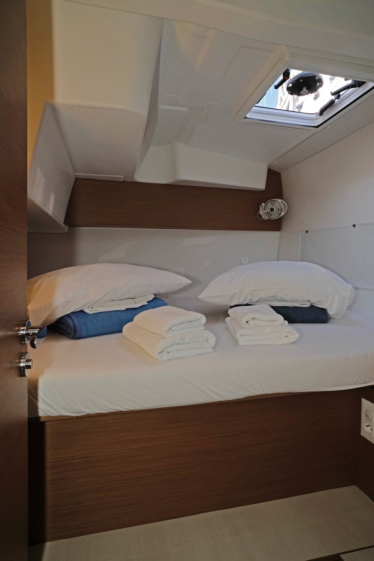 Bronze Kiss - Catamaran in Split