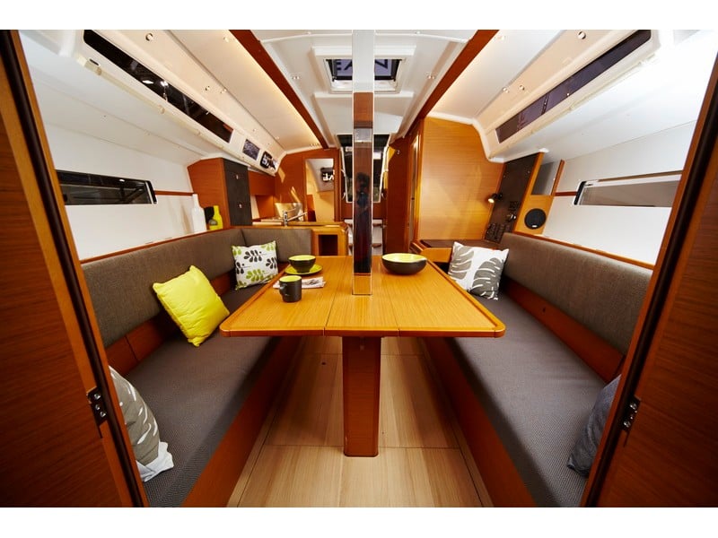 Bravo Kiss - Sailboat in Komolac