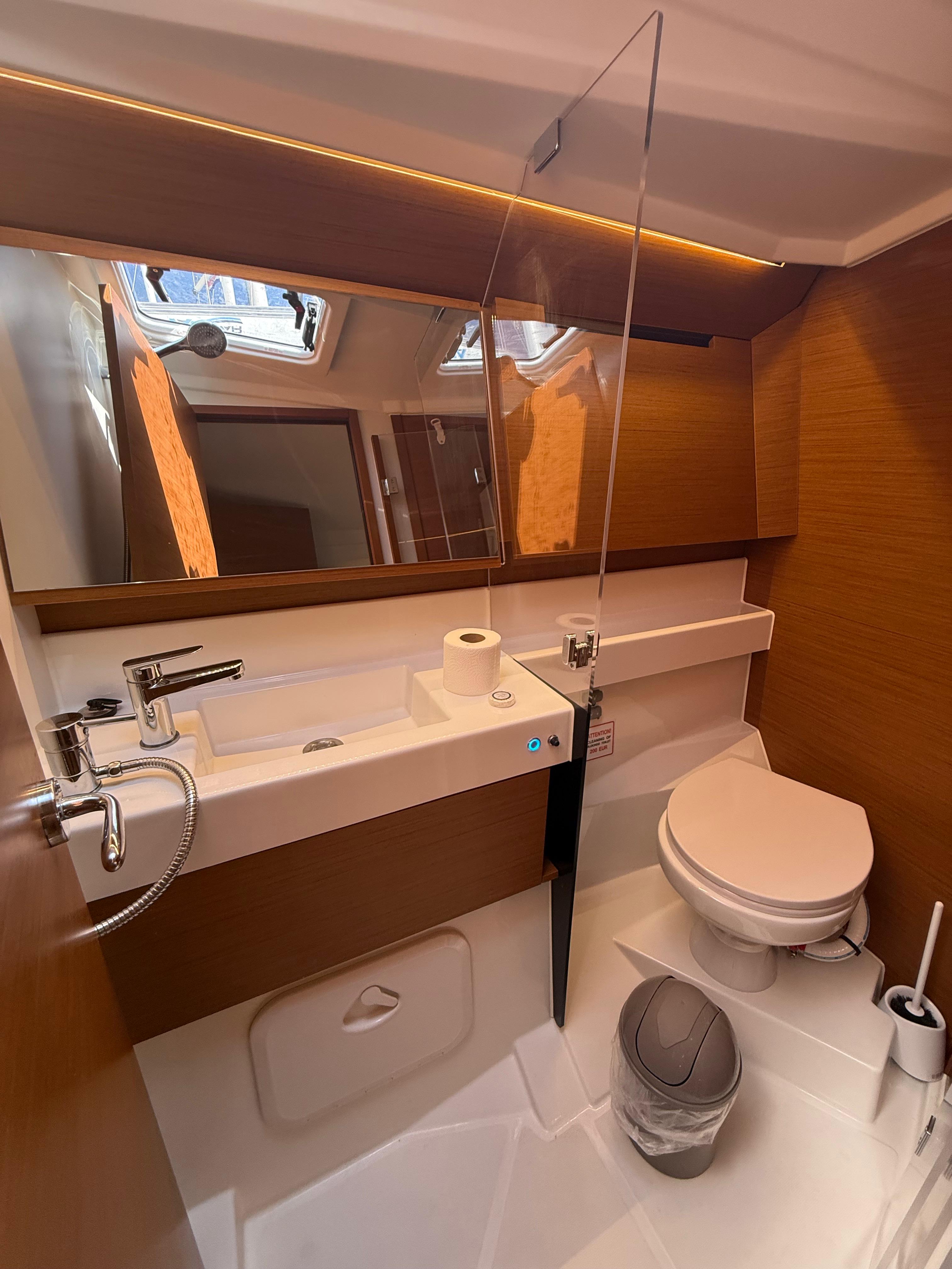 Sunset Kiss - Sailboat in Komolac