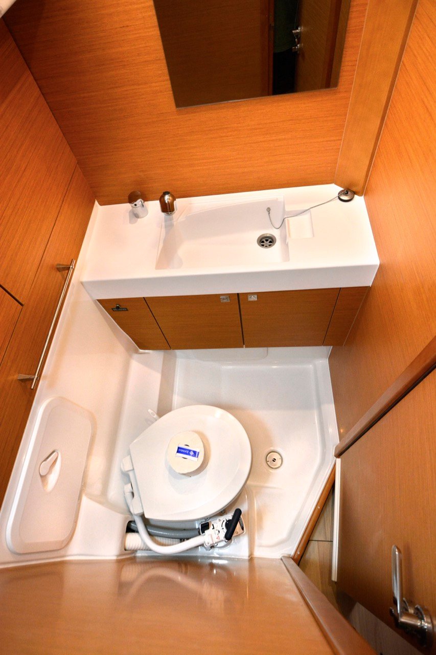 Black Kiss - Sailboat in Komolac