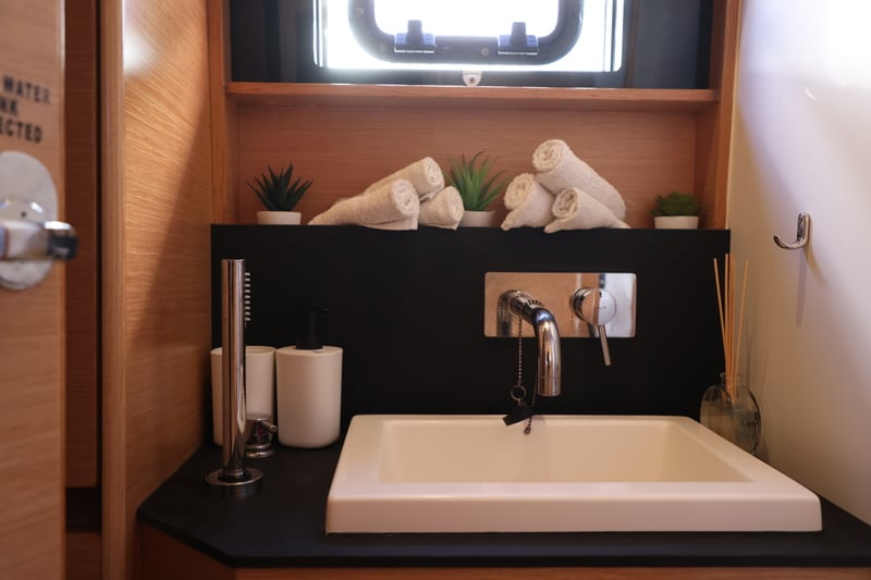 Aureliano - Katamaran içinde Alimos