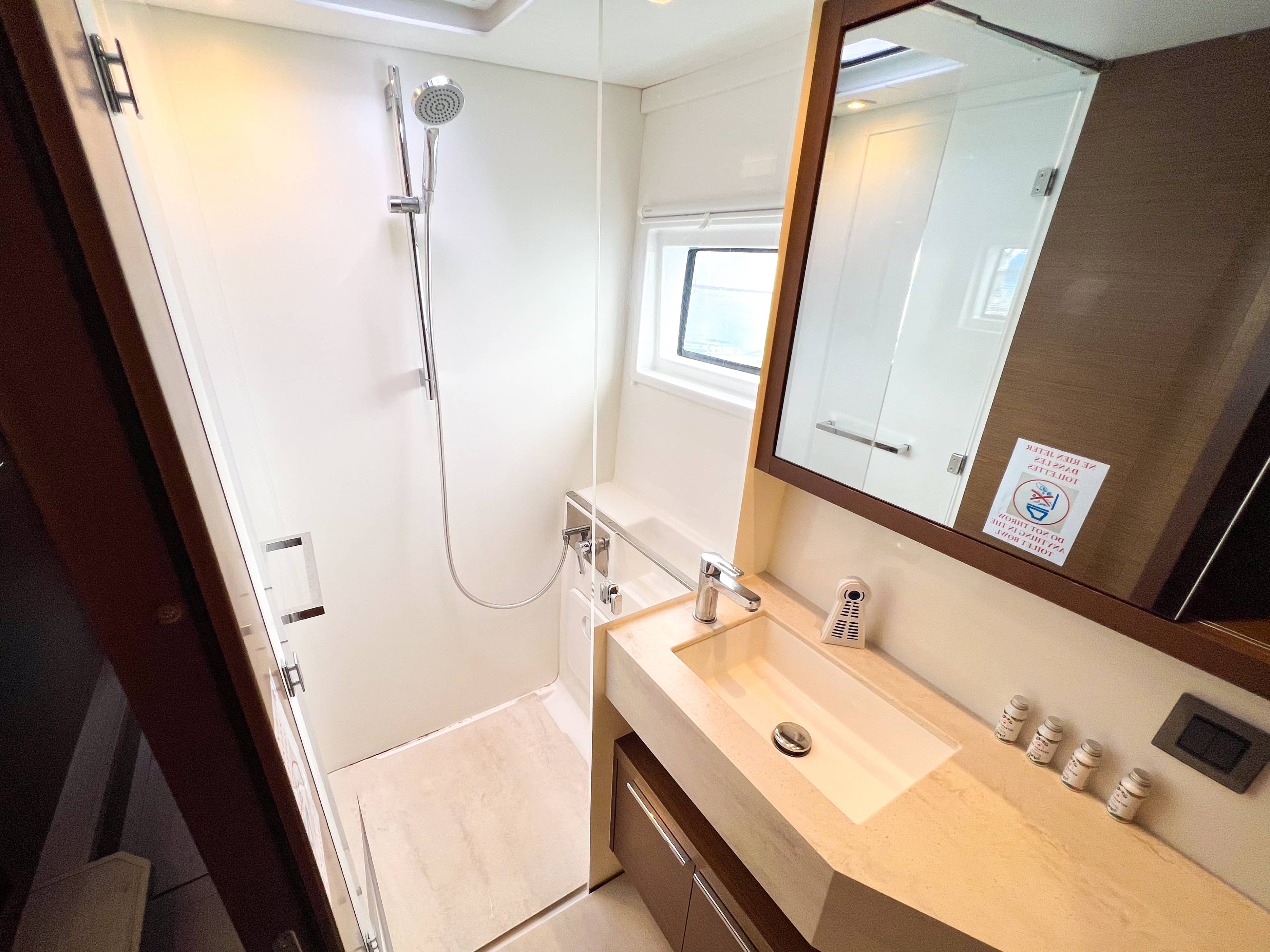 Poe Rava - Catamaran in Papeete