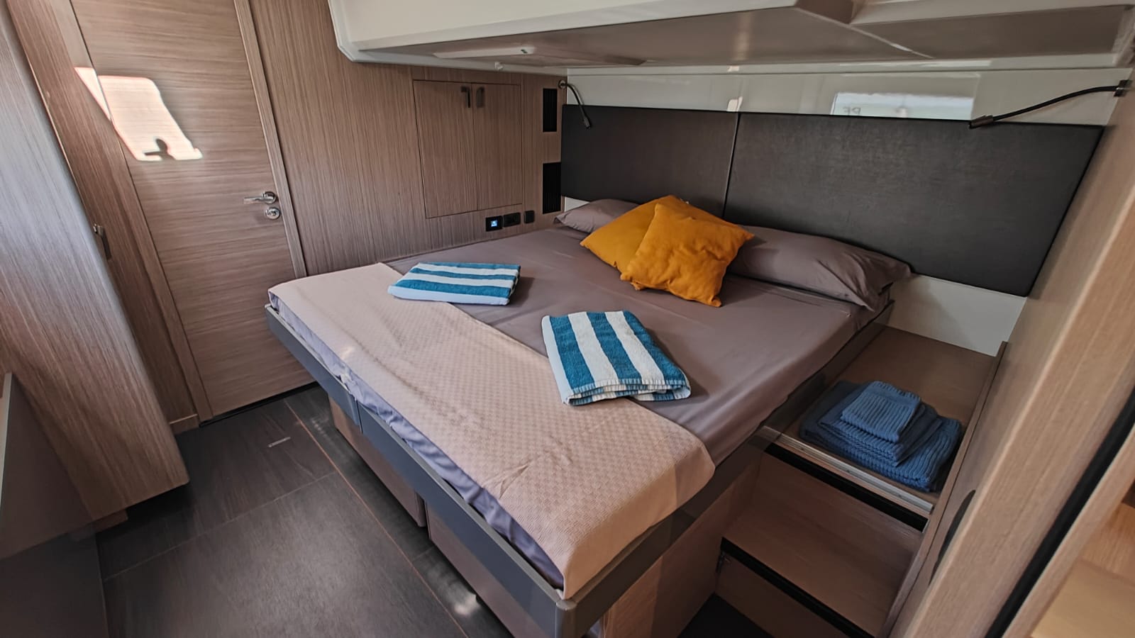 ViVa - Catamaran in Castellammare di Stabia