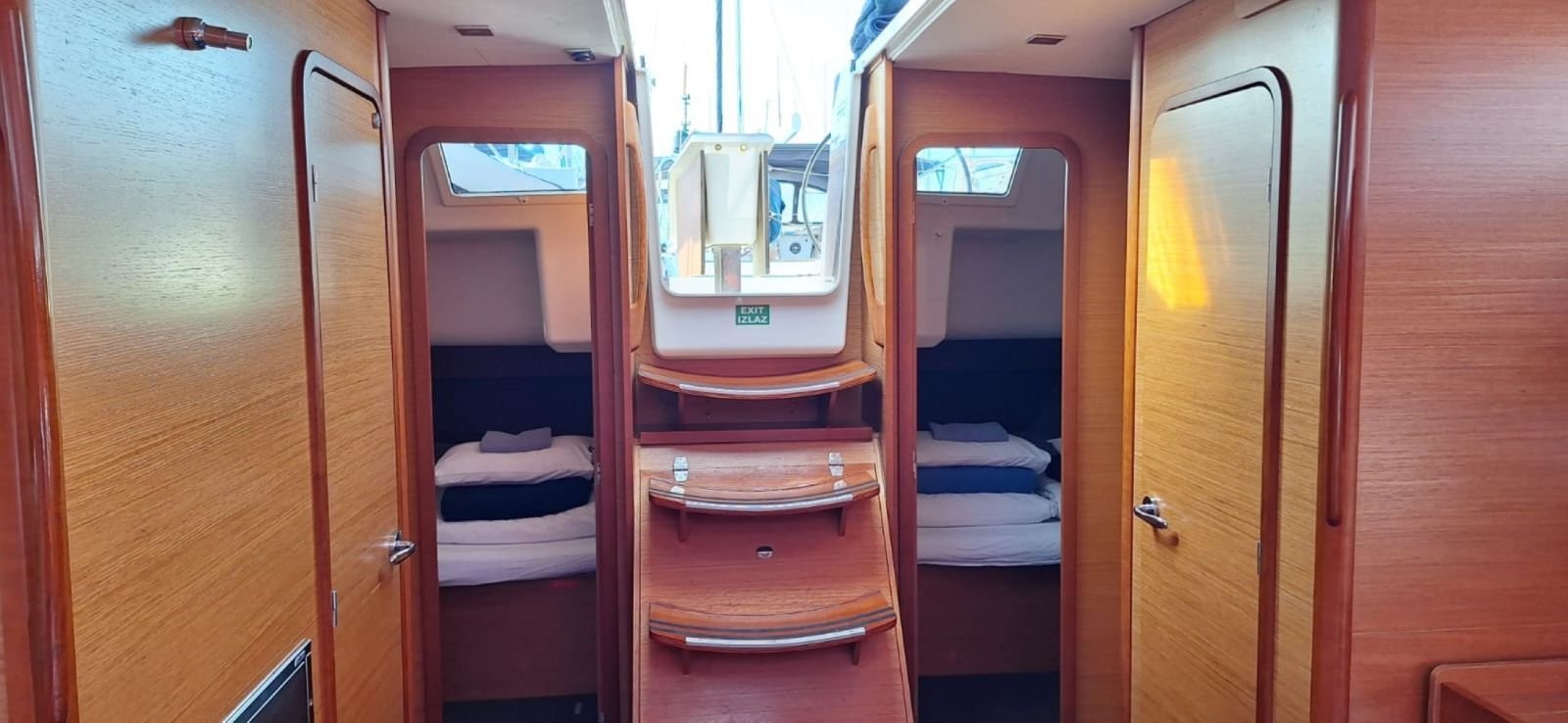 Ibis - Yelkenli içinde Trogir