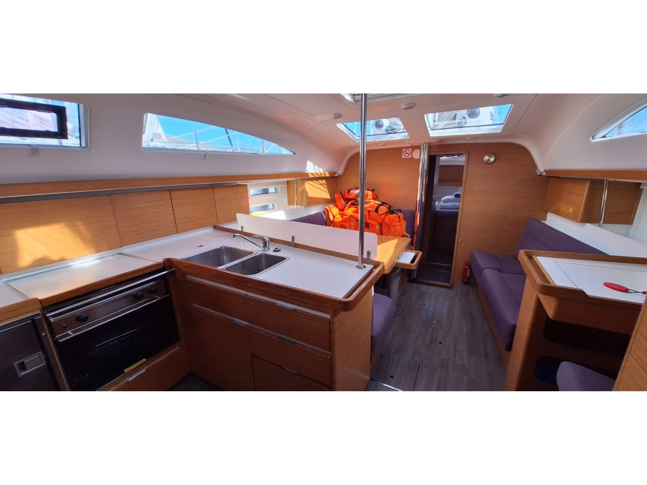 Lasta - Yelkenli içinde Trogir