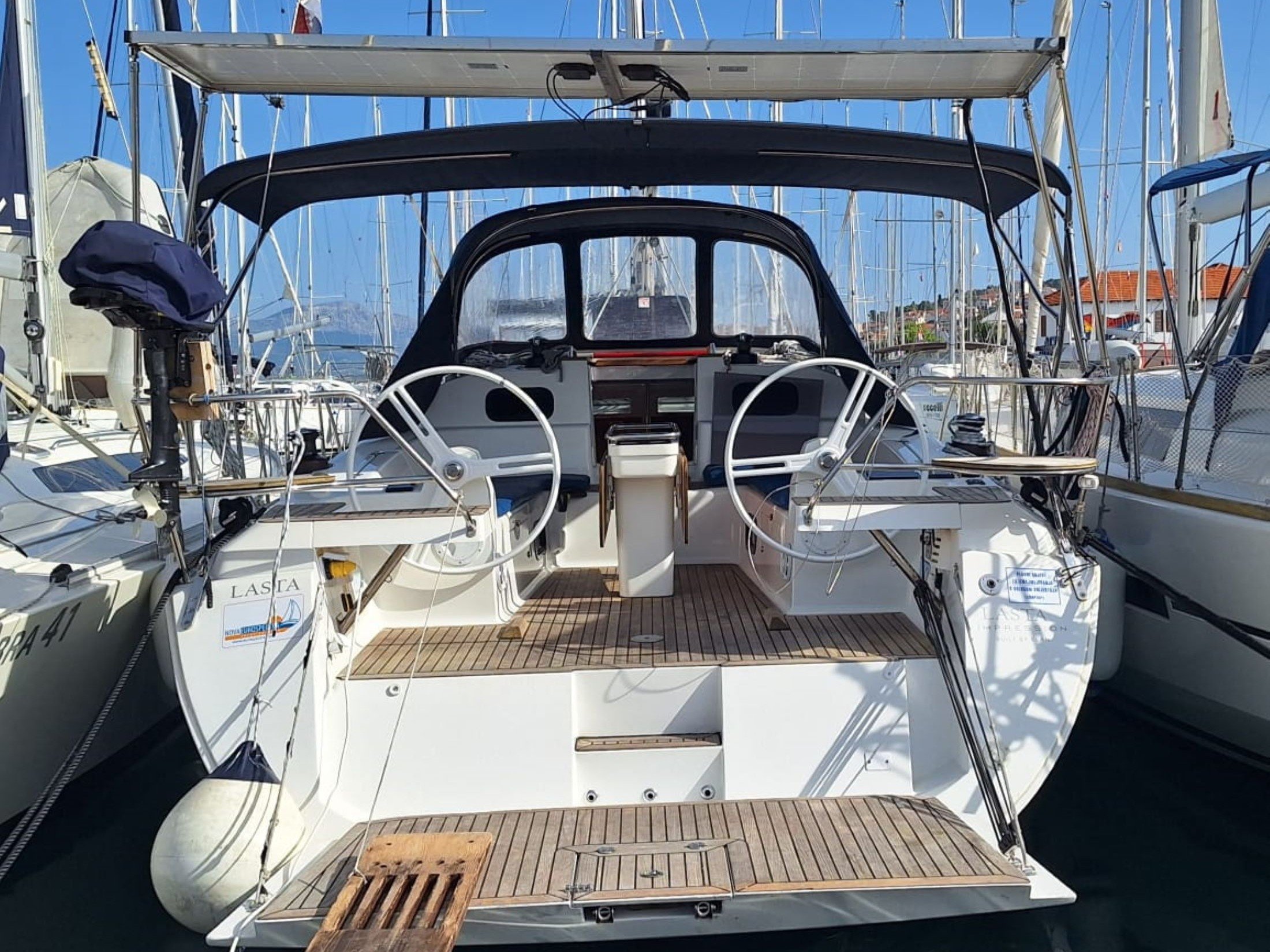 Lasta - Yelkenli içinde Trogir