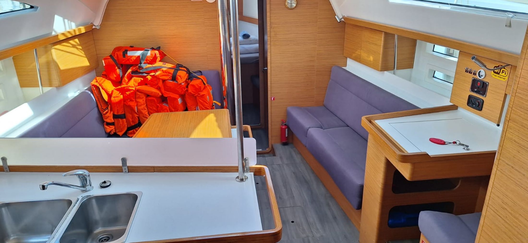 Lasta - Yelkenli içinde Trogir