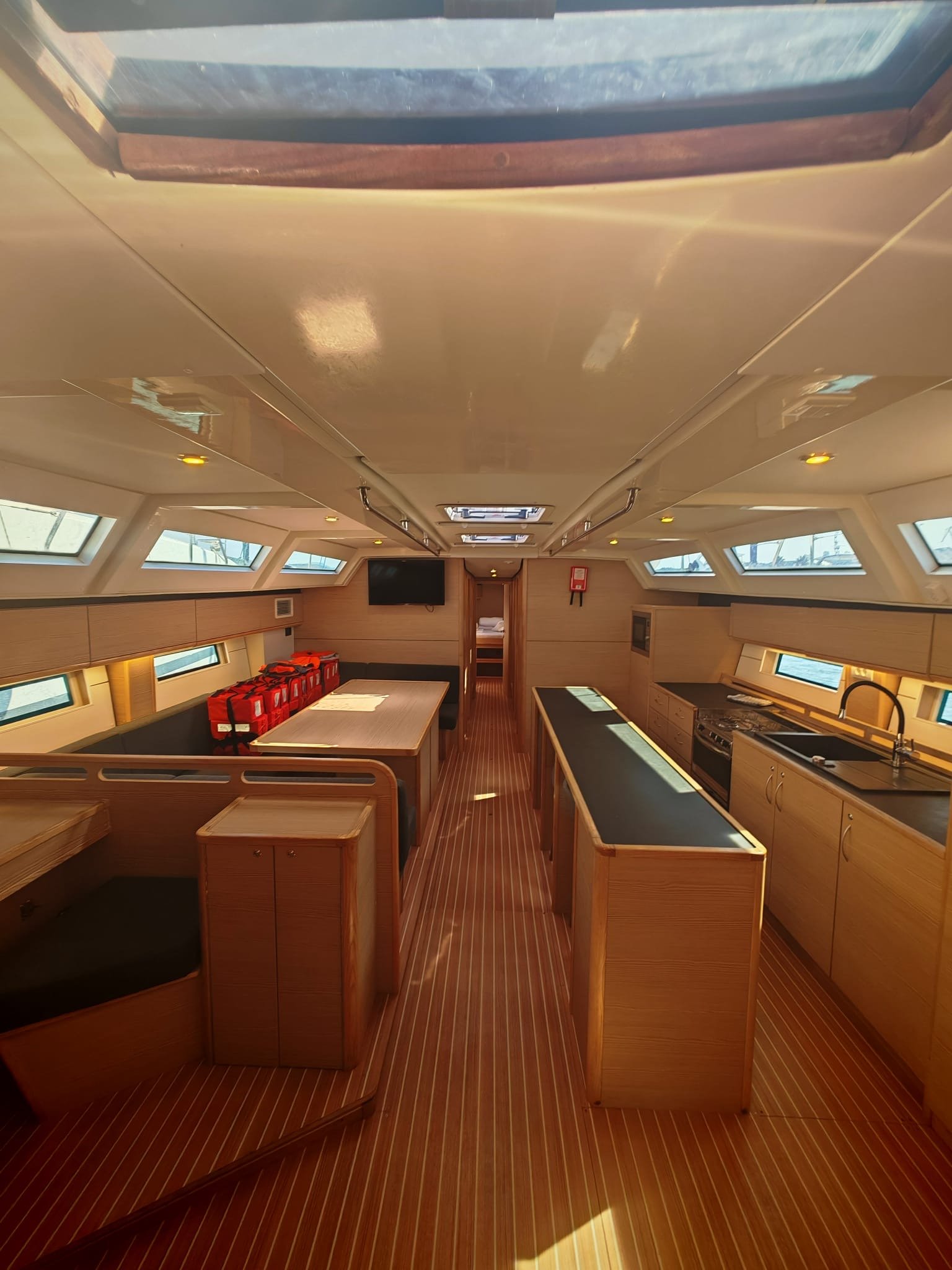 IRISA - Yelkenli içinde Trogir