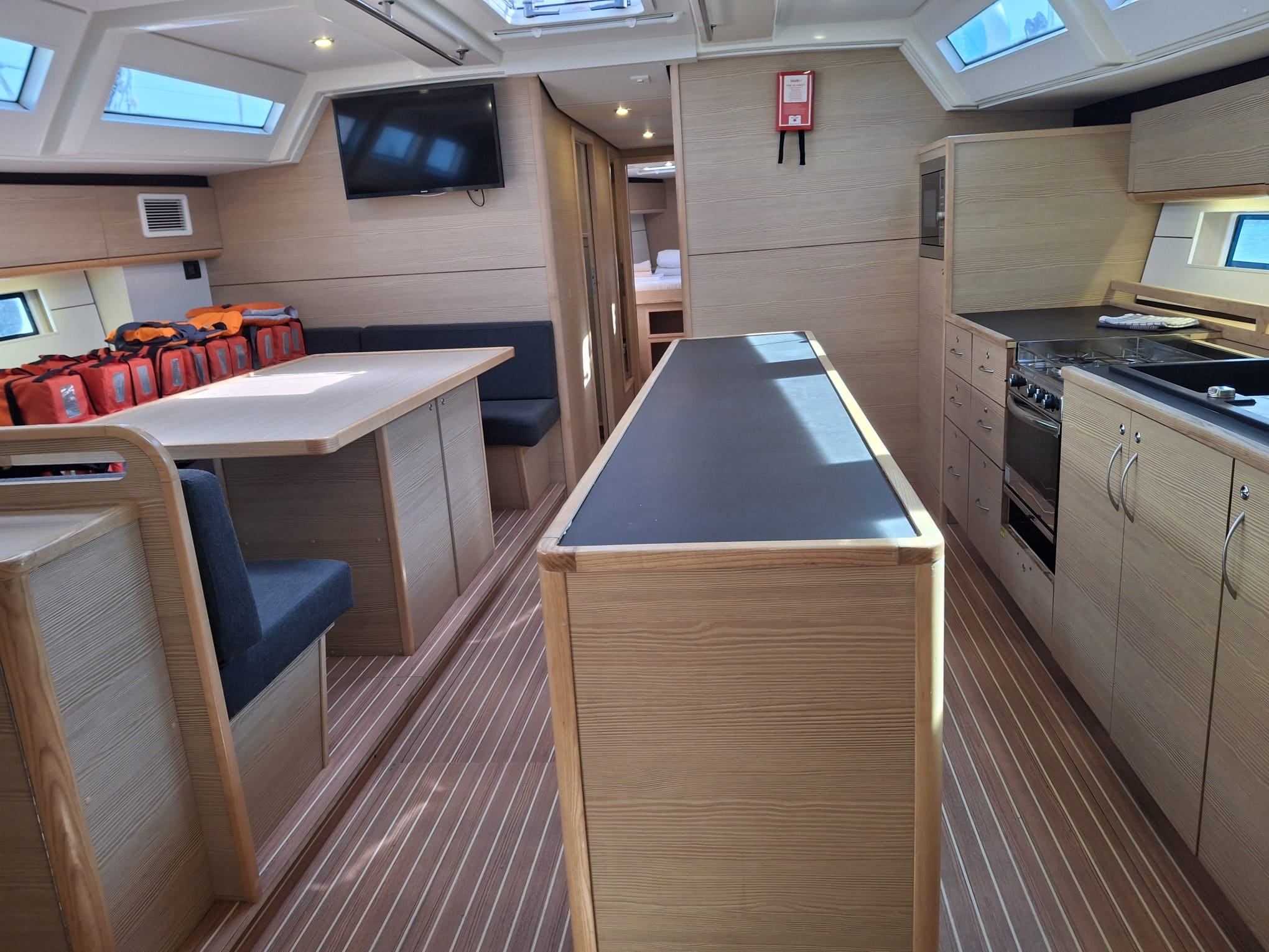 IRISA - Yelkenli içinde Trogir