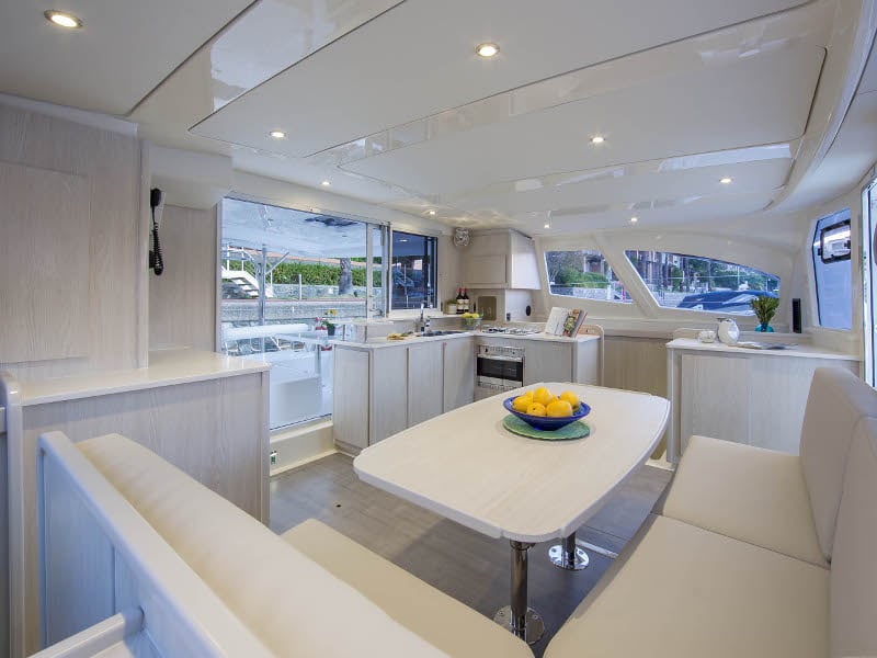 SHANGRI-LA - Katamaran içinde Adaköy