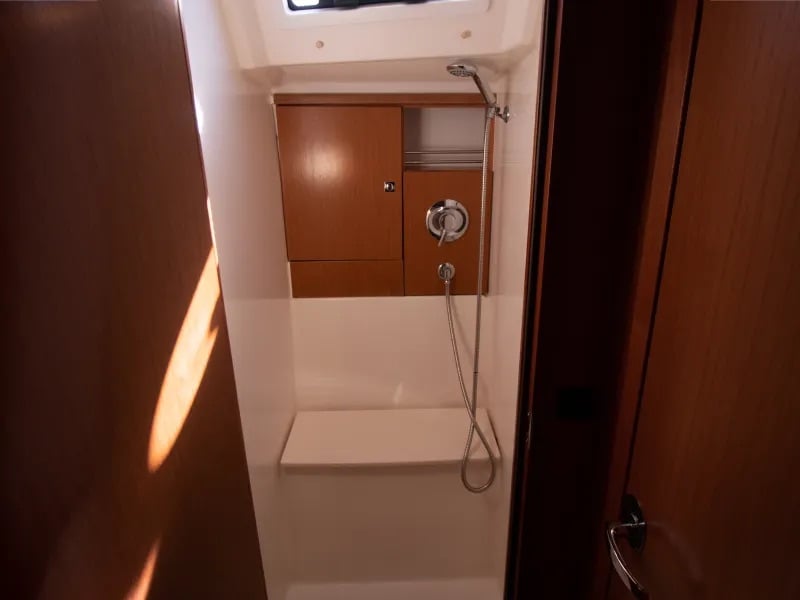 Captain John - Sailboat in Nikiana