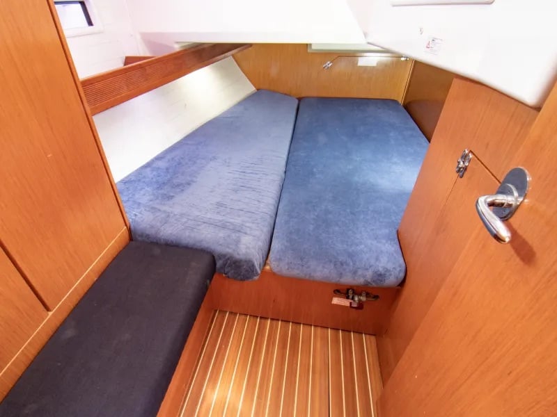 Vlassis - Sailboat in Nikiana