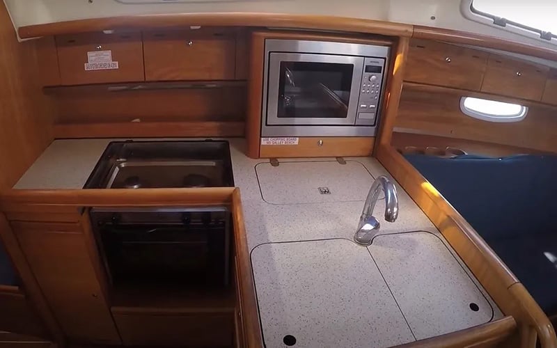 Evi - Sailboat in Kiato