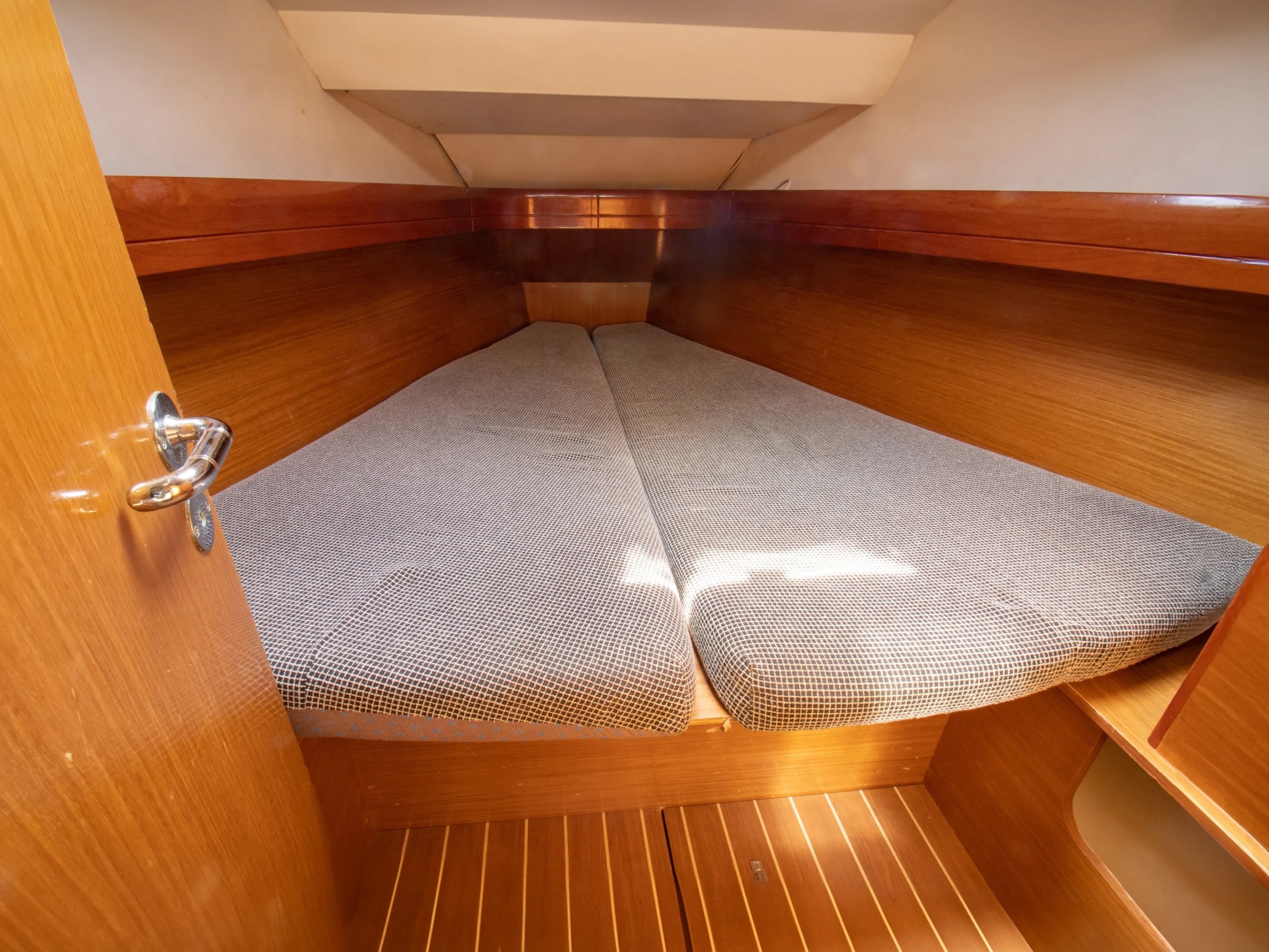 Kos 36 - Sailboat in Nikiana