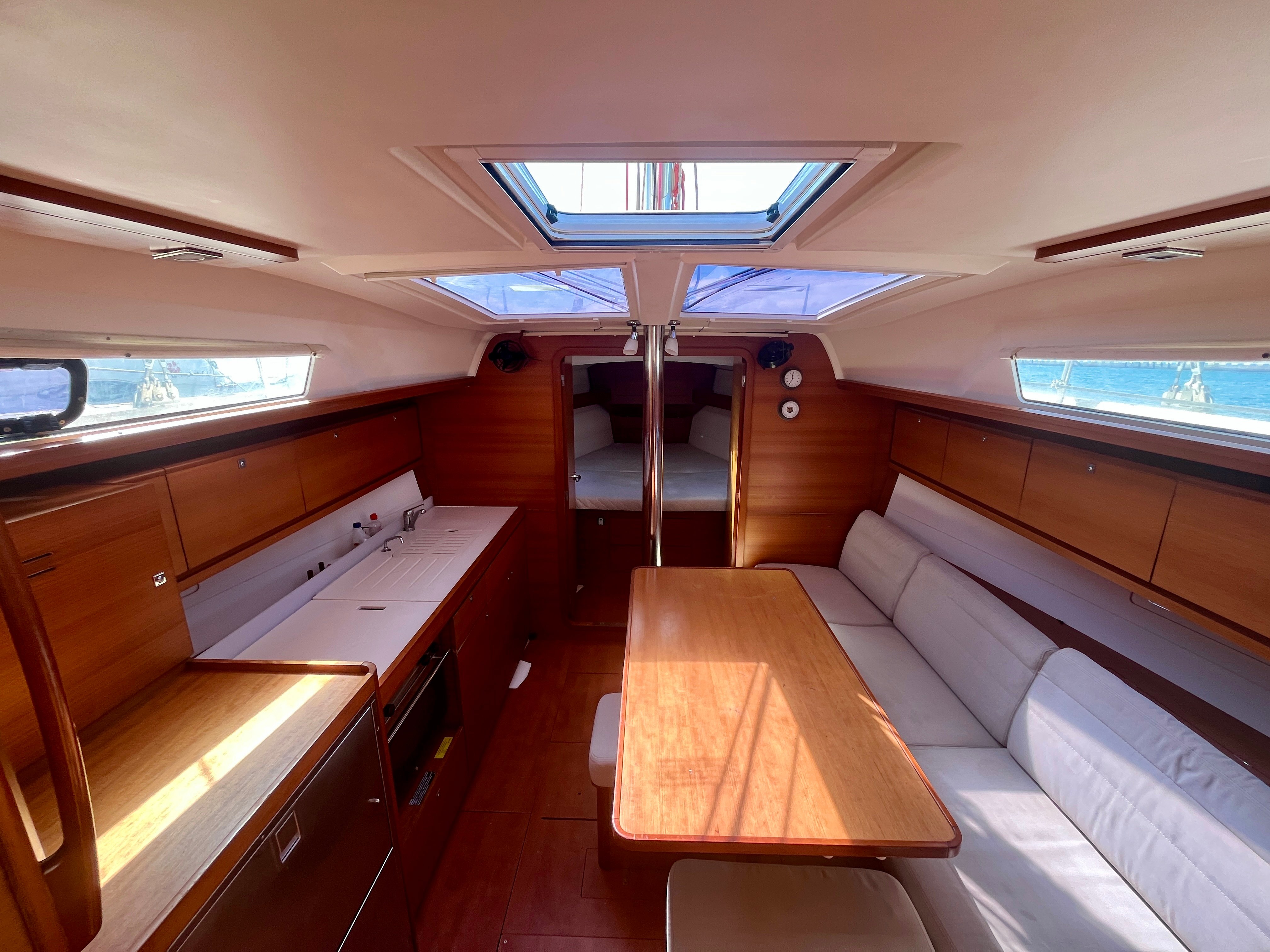 Gala - Sailboat in Roses