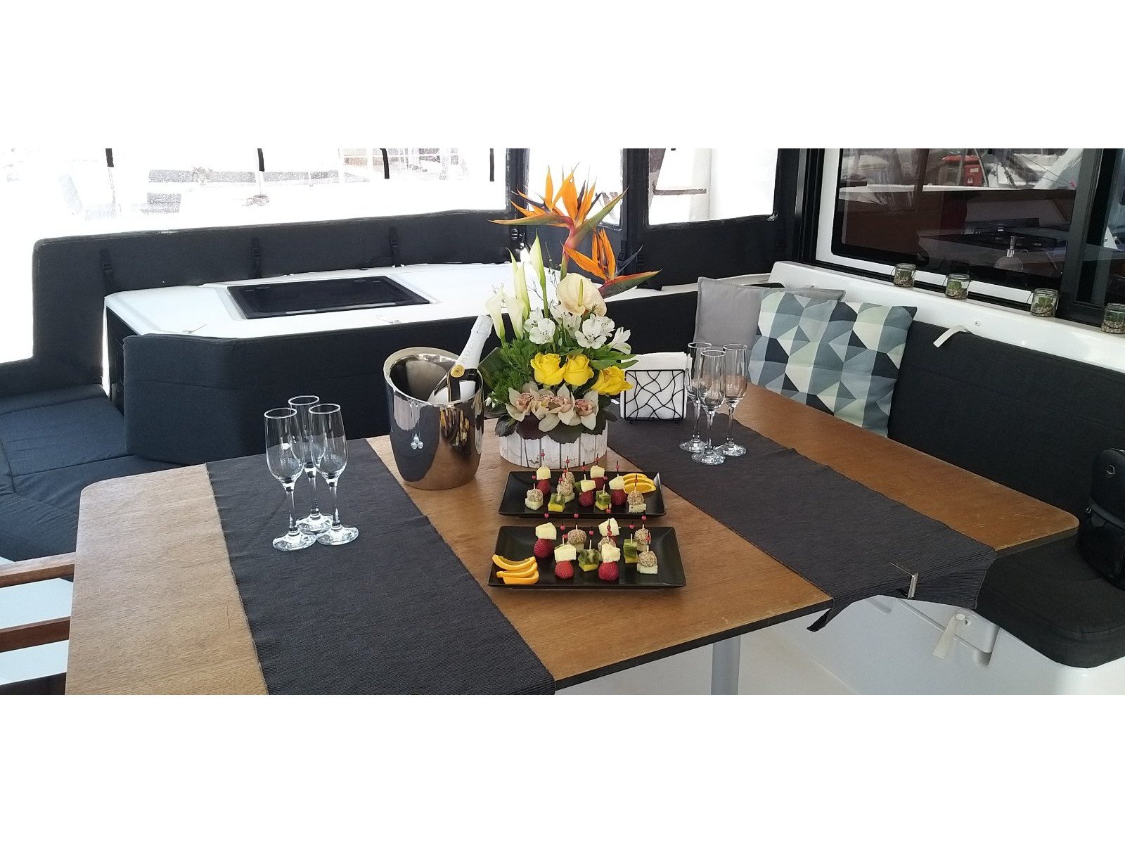 Albertina II - Katamaran içinde Alimos